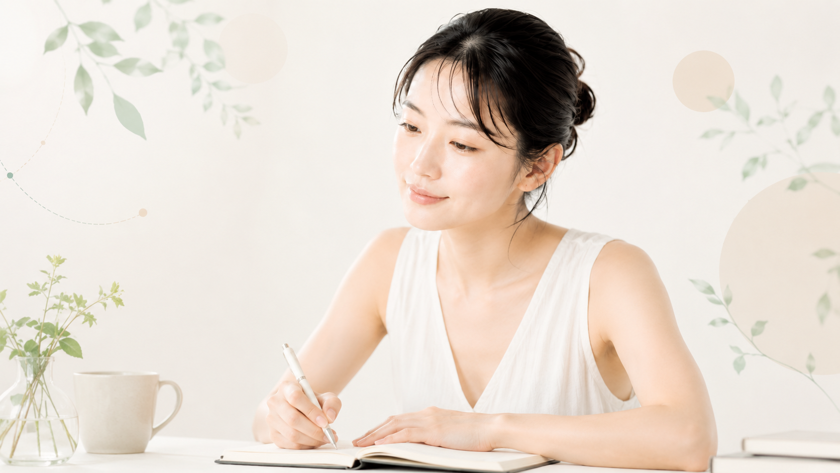 机でノートに肌の様子を記録している女性